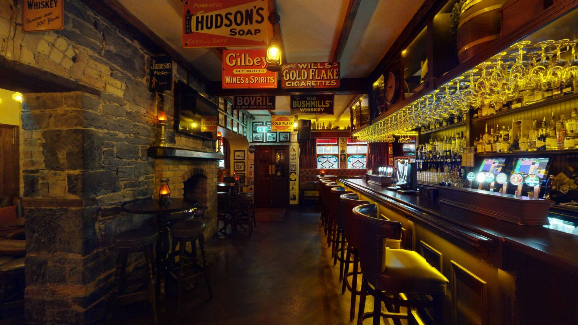 McHugh's Bar CarrickonShannon Carrick's Number 1 Venue